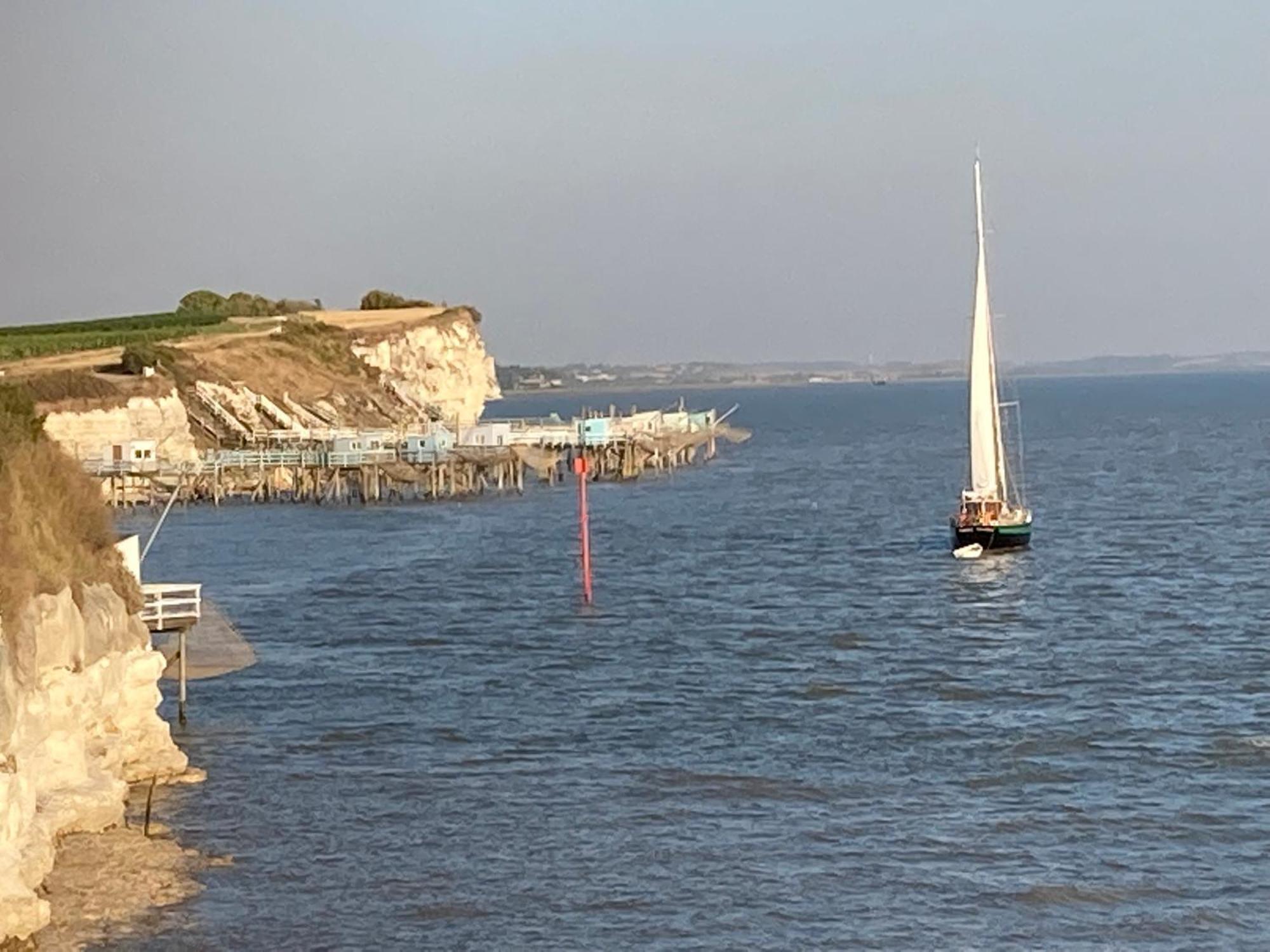 A 2 Pas De La Plage De La Vallieres 생죠지드디돈느 외부 사진